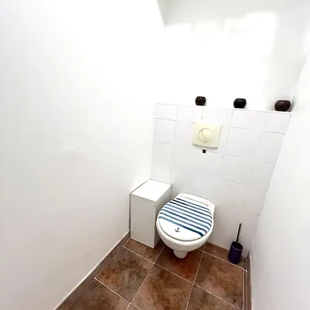 - 4 People - Parking Appartamento