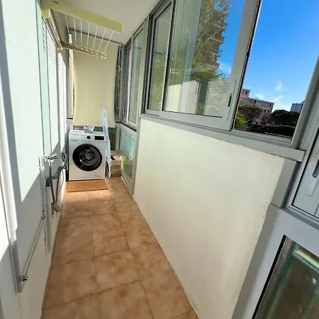 - 4 People - Parking Antibes