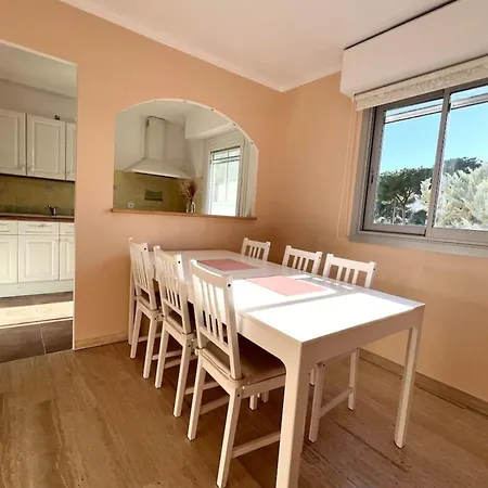 - 4 People - Parking * Antibes