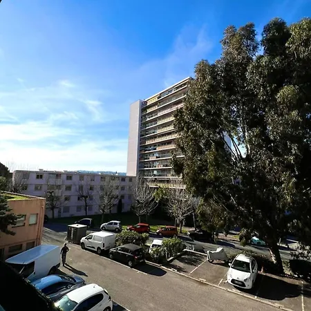 - 4 People - Parking 昂蒂布