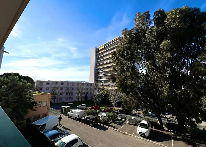 - 4 People - Parking أنتيب